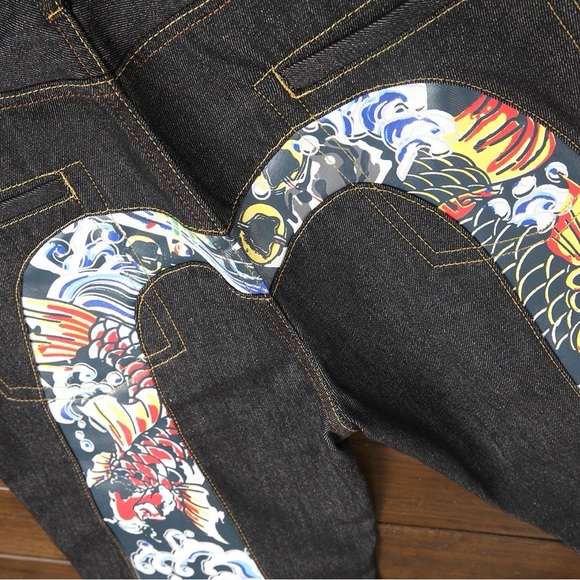 Evisu woMen's Artistic Denim Jeans - Picture 4 of 12